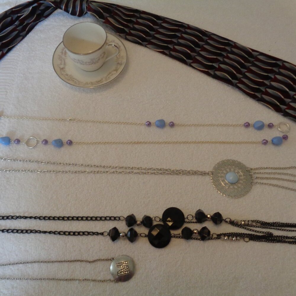 VINTAGE SM TEA CUP & SAUCER 3 NEW NECKLACES TO LOOK OLD RETRO TIE LOT
